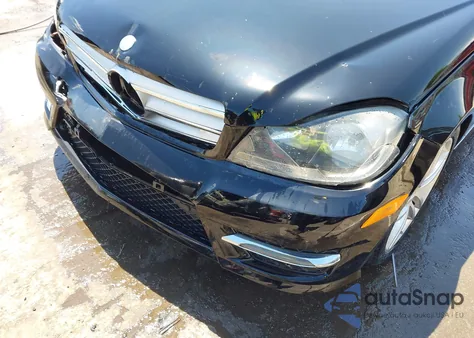 2013 Mercedes-Benz C 300 Luxury 4Matic/Sport 4Matic z USA, uszkodzony, nr VIN WDDGF8ABXDR281372